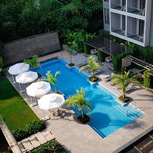 Trademark Suites At Enaki Town